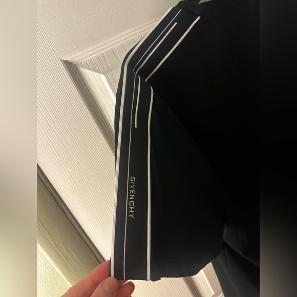 WORN ONCE - Authentic Givenchy Men’s T Shirt - Picture 7 of 8